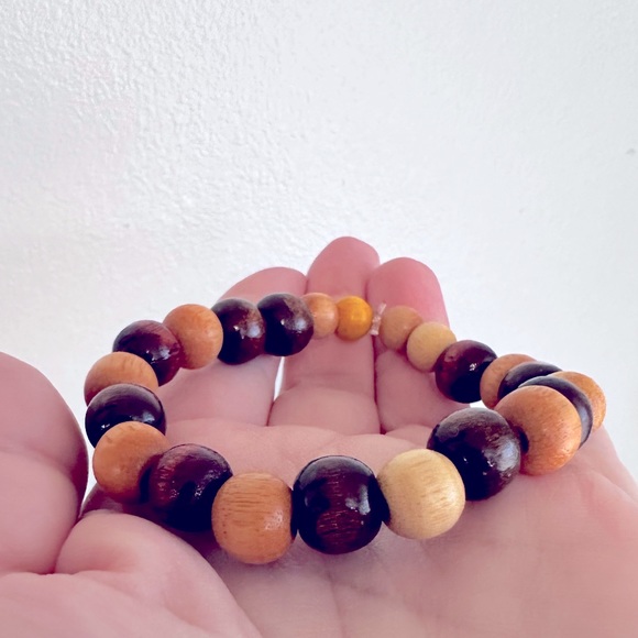 🆕♥️hOmEmAdE w/LÖVE= jEwLeRy🏹BoHeMiAn
»-» BeAdEd wOoDeN HoOpS+sTrEtChY bRaClEt - Picture 6 of 14